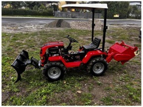 Traktor–kosiarka wielofunkcyjna z osprzętem