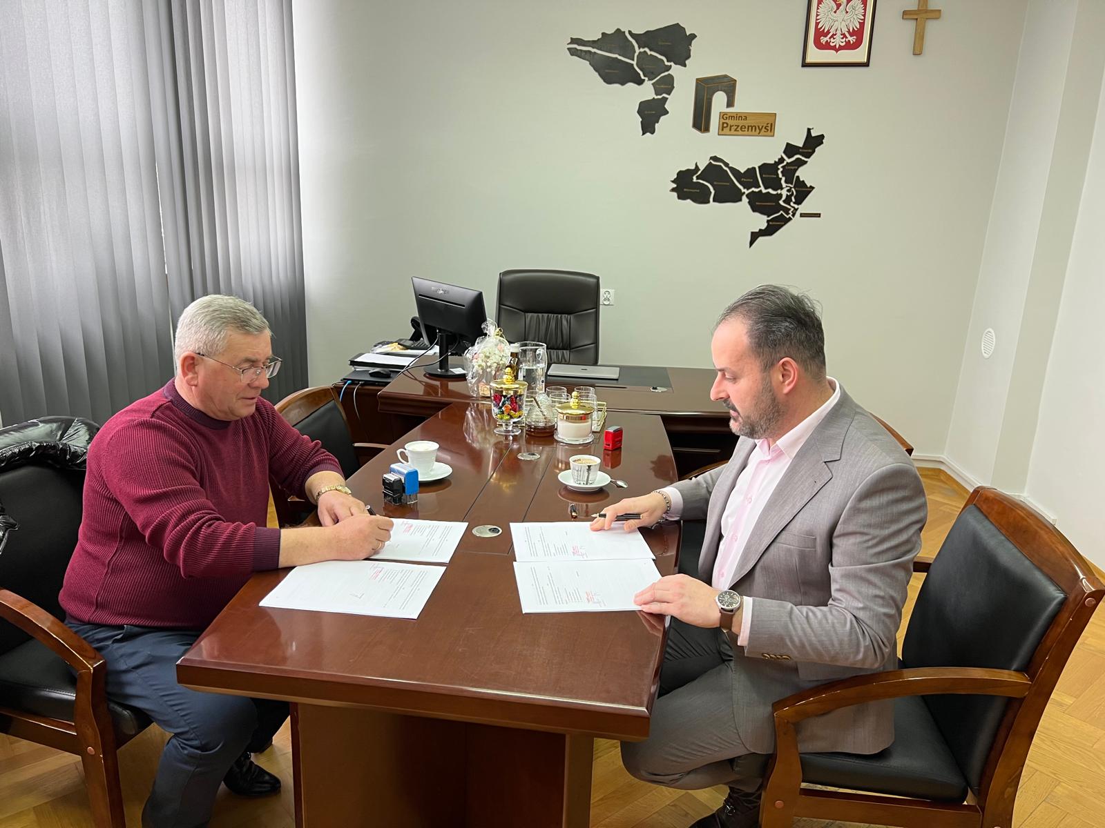 Podpisanie umowy na realizację zadania